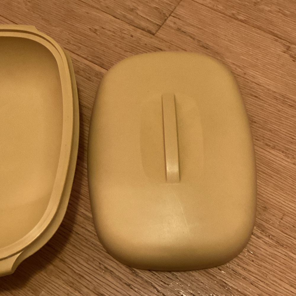 Tupperware Gold Food Storage Container - Picture 3 of 9